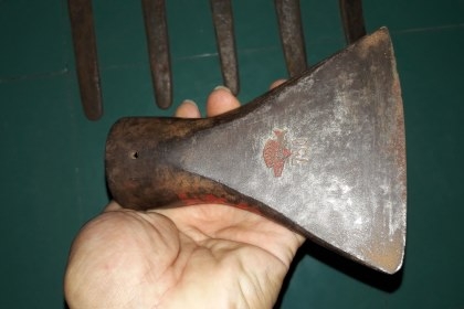 ขายขวานขุดขวานโยนงานเก่าโบราณตราปลาเพชร