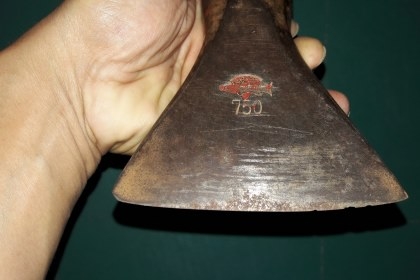 ขายขวานขุดขวานโยนงานเก่าโบราณตราปลาเพชร