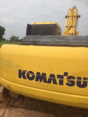 ขาย แม็คโค KOMAT'SU PC 200-7สภาพเต็มอุปกรณ์ทุกระบบ รถสวยๆไม่มีโซม ระยะการใช้งาน 10,100ชม. เล่มทเบึยนพร้อมโอน