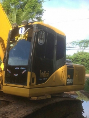 ขาย แม็คโค KOMAT'SU PC 200-7สภาพเต็มอุปกรณ์ทุกระบบ รถสวยๆไม่มีโซม ระยะการใช้งาน 10,100ชม. เล่มทเบึยนพร้อมโอน