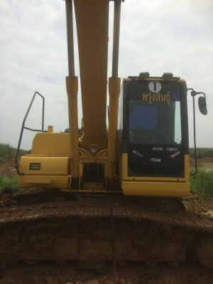ขาย แม็คโค KOMAT'SU PC 200-7สภาพเต็มอุปกรณ์ทุกระบบ รถสวยๆไม่มีโซม ระยะการใช้งาน 10,100ชม. เล่มทเบึยนพร้อมโอน