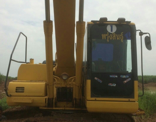 ขาย แม็คโค KOMAT'SU PC 200-7สภาพเต็มอุปกรณ์ทุกระบบ รถสวยๆไม่มีโซม ระยะการใช้งาน 10,100ชม. เล่มทเบึยนพร้อมโอน