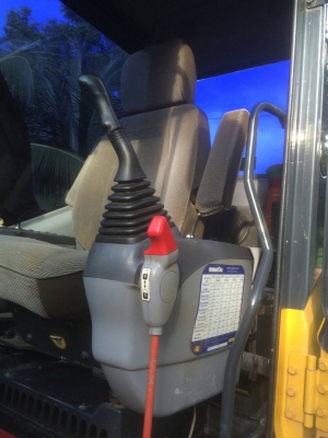 ขาย แม็คโค KOMAT'SU PC 200-7สภาพเต็มอุปกรณ์ทุกระบบ รถสวยๆไม่มีโซม ระยะการใช้งาน 10,100ชม. เล่มทเบึยนพร้อมโอน