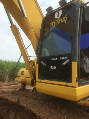 ขาย แม็คโค KOMAT'SU PC 200-7สภาพเต็มอุปกรณ์ทุกระบบ รถสวยๆไม่มีโซม ระยะการใช้งาน 10,100ชม. เล่มทเบึยนพร้อมโอน