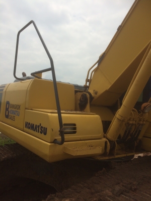 ขาย แม็คโค KOMAT'SU PC 200-7สภาพเต็มอุปกรณ์ทุกระบบ รถสวยๆไม่มีโซม ระยะการใช้งาน 10,100ชม. เล่มทเบึยนพร้อมโอน
