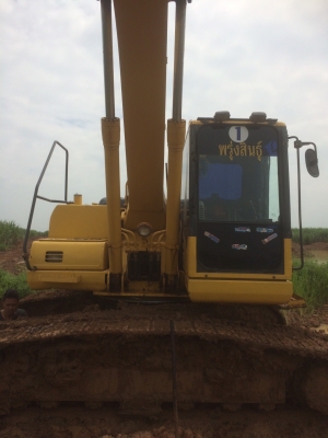 ขาย แม็คโค KOMAT'SU PC 200-7สภาพเต็มอุปกรณ์ทุกระบบ รถสวยๆไม่มีโซม ระยะการใช้งาน 10,100ชม. เล่มทเบึยนพร้อมโอน