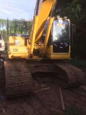 ขาย แม็คโค KOMAT'SU PC 200-7สภาพเต็มอุปกรณ์ทุกระบบ รถสวยๆไม่มีโซม ระยะการใช้งาน 10,100ชม. เล่มทเบึยนพร้อมโอน