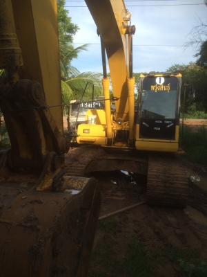 ขาย แม็คโค KOMAT'SU PC 200-7สภาพเต็มอุปกรณ์ทุกระบบ รถสวยๆไม่มีโซม ระยะการใช้งาน 10,100ชม. เล่มทเบึยนพร้อมโอน