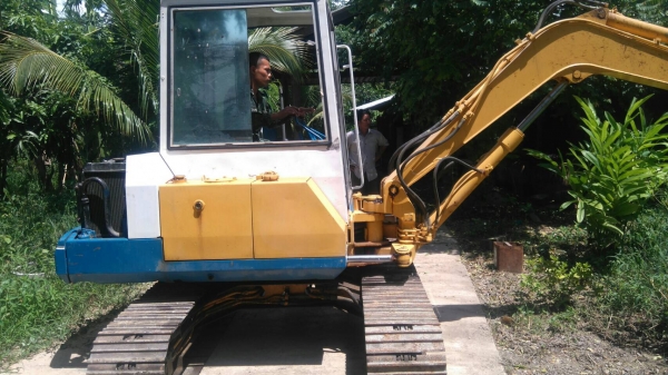 Komatsu Pc40-5  รถพร้อมใช้งาน