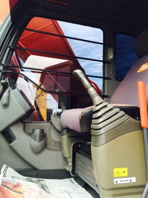 ขายรถแบคโฮ HITACHI ZX200-1 ไมล์ 8000 ชม.ราคา 1750000