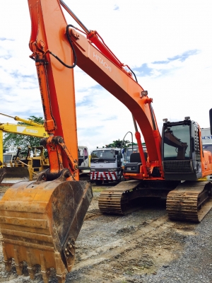 ขายรถแบคโฮ HITACHI ZX200-1 ไมล์ 8000 ชม.ราคา 1750000