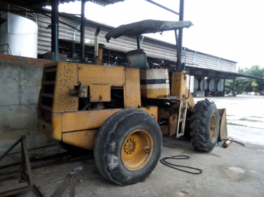 ขายรถตักล้อยาง KOMATSU 510 ราคา 400000 ขายรถตักล้อยาง KOMATSU 510 ราคา 400000
