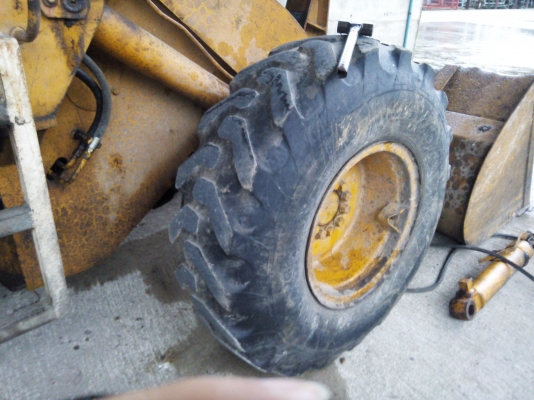 ขายรถตักล้อยาง KOMATSU 510 ราคา 400000