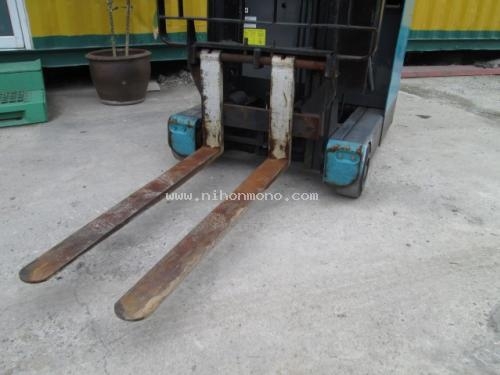 รถยกไฟฟ้ายืนขับ รหัสสินค้า : 80904347 ยี่ห้อ : TOYOTA รุ่น : 6FBRJ9
