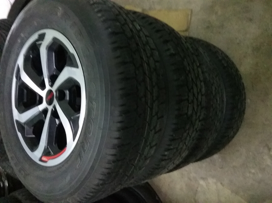 แม็กพร้อมยางรีโว่TRDขอบ17 ยาง265/65/17ยางป้ายแดงปี 16