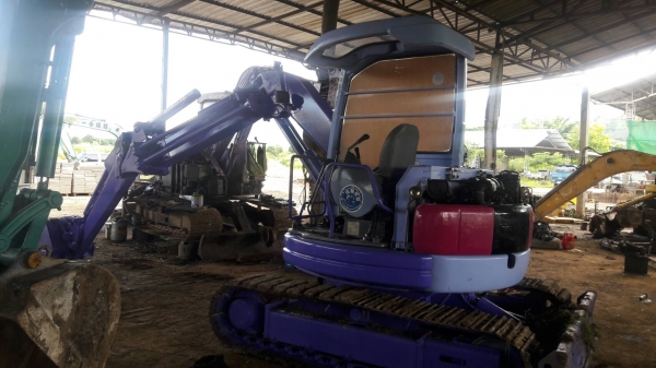 ขายรถขุด Pc 50 uu2E คอลโทรลน้ำมัน ปั้มนิ้ว เครื่อง 4D88 แทรคเหล็ก รถเก่านอก ปรับสภาพพร้อมใช้งาน  มีเอกสาร