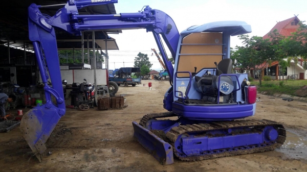 ขายรถขุด Pc 50 uu2E คอลโทรลน้ำมัน ปั้มนิ้ว เครื่อง 4D88 แทรคเหล็ก รถเก่านอก ปรับสภาพพร้อมใช้งาน  มีเอกสาร