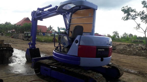 ขายรถขุด Pc 50 uu2E คอลโทรลน้ำมัน ปั้มนิ้ว เครื่อง 4D88 แทรคเหล็ก รถเก่านอก ปรับสภาพพร้อมใช้งาน  มีเอกสาร