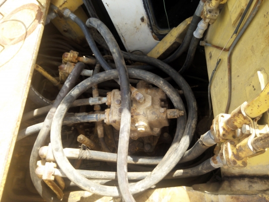 ขายรถแบคโฮ KOMATSU PC200-5 ระบบไฟเต็ม คอลโทรลสั้น ราคา 450000