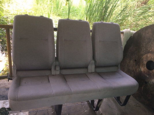 ขายเบาะถอดจากรถตู้ไอ้โม่งมีหลายตัวราคาถูก