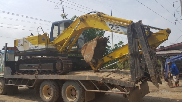 ขายด่วนรถแม็คโครKOBELCOSK100MARK///มาร์ทีชั่วโม่งทำงานน้อยแค่4,259ชั่วโม่งรถนอกนำเข้ายังไม่เคยใช้งานในเมืองไทยเลย