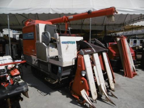 รถเกี่ยวข้าวนั่งขับ รหัสสินค้า : 80803425 ยี่ห้อ : KUBOTA รุ่น : SR35