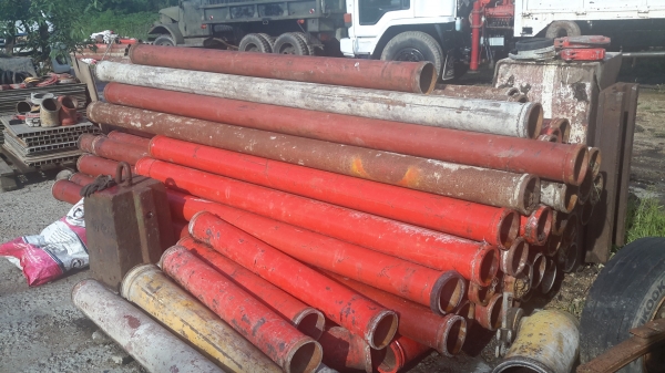 ขายท่อเหล็ก ยิงปูน   มีอุปกร ครบ ช่วงข้อต่อ ข้องอ มีครบ มี จำนวน 5ตัน  ขายเหมา หรือ แยกชิ้น