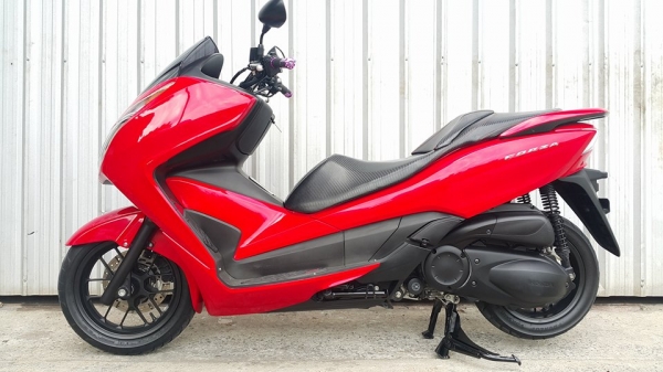 ราคา PCX เลยจ้า Forza300 2013 วิ่ง 7000 โลแท้ สวยพร้อมใช้งาน ต่อรองราคาได้นะ