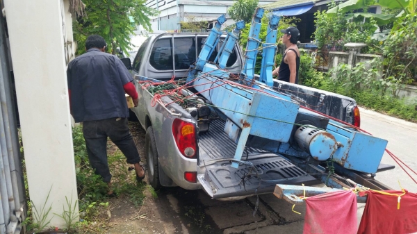 tractor-backhoe ขอบคุณเสี่ยจังหวัดตาก ที่มาอุดหนุน ชื้อฮ้อยลิฟท์ยกรถขนาด3ตัน / หัวเจาะแย๊กปูนลม / BREAKER / หัวเจาะแย๊กปูนแบบน้ำมัน