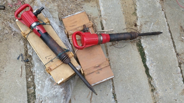 tractor-backhoe ขอบคุณเสี่ยจังหวัดตาก ที่มาอุดหนุน ชื้อฮ้อยลิฟท์ยกรถขนาด3ตัน / หัวเจาะแย๊กปูนลม / BREAKER / หัวเจาะแย๊กปูนแบบน้ำมัน