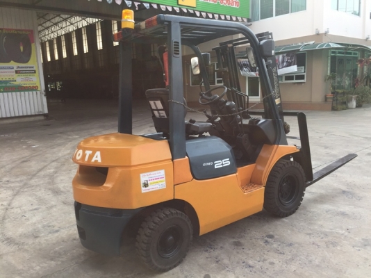ขายโฟล์คลิฟท์  TOYOTA โตโยต้า 7FD25 2.5ตัน-รุ่น7 เครื่องยนต์ดีเซล เสา3เมตร