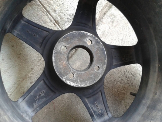 ขอบ17นิ้ว4รู100 พร้อมยาง ชุดนี้ ราคา 6900 บาท