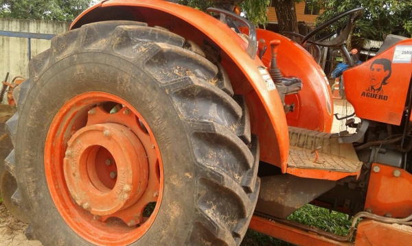 Kubota M8540 ใบดันตัวรถ ชั่วโมงน้อย ยางหลังใหม่ รถไม่เคยไถนา ดันดินอย่างเดียวครับ เล่มพร้อมโอน