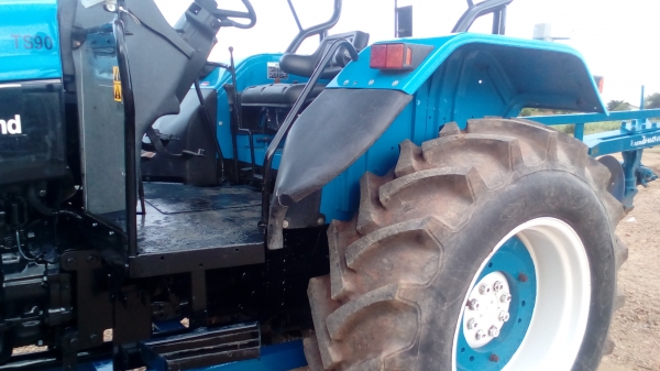 ขายรถไถFORD NEWHOLLAND รุ่นTS90 กรองใหญ่รถปี05 เล่มพร้อมโอน ขายรถไถFORD NEWHOLLAND รุ่นTS90 กรองใหญ่รถปี05 เล่มพร้อมโอน