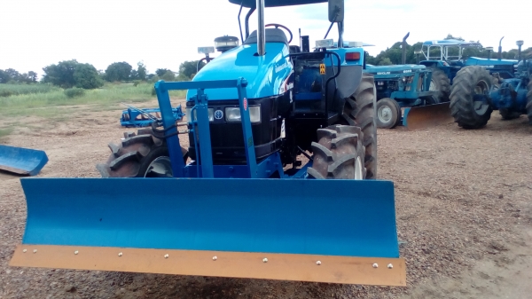 ขายรถไถFORD  NEWHOLLAND  รุ่นTS90  กรองใหญ่รถปี05 เล่มพร้อมโอน