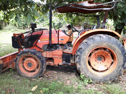 ขายรถไถคูโบต้า 70 แรง อุปกรณ์ 3 ชิ้น ดันหน้า พาน7 โรตารี่ เล่มพร้อม ขายรถไถคูโบต้า 70 แรง อุปกรณ์ 3 ชิ้น ดันหน้า พาน7 โรตารี่ เล่มพร้อม