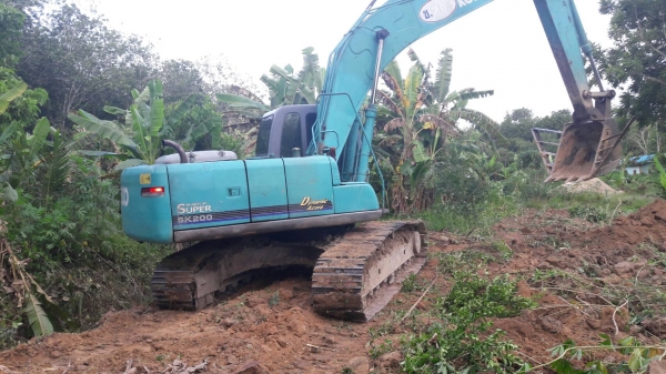 ขายรถแบคโฮ KOBELCO SK200-6 YN10 เอกสารเล่มทะเบียน ราคา 1600000 กับ 1650000