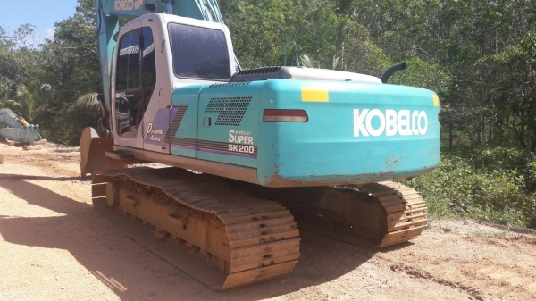 ขายรถแบคโฮ KOBELCO SK200-6 YN10 เอกสารเล่มทะเบียน ราคา 1600000 กับ 1650000