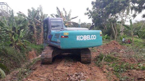 ขายรถแบคโฮ KOBELCO SK200-6 YN10 เอกสารเล่มทะเบียน ราคา 1600000 กับ 1650000