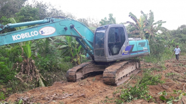 ขายรถแบคโฮ KOBELCO SK200-6 YN10 เอกสารเล่มทะเบียน ราคา 1600000 กับ 1650000