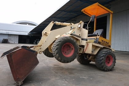 ขายรถตักล้อยาง TCM 810A (สภาพดีมาก)