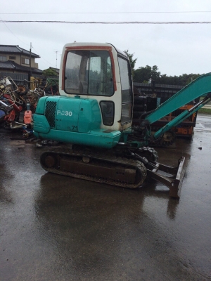 ขายรถขุดเล็กเก่าญี่ปุ่น excavtor komatsu pc30-7 มีตู้เก๋ง สภาพสวย รถใช้งานน้อย 3000กว่าชั่วโมง สนใจติดต่อ 089-2579650 ดูรถได้ที่ อ.นครชัยศรี จ.นครปฐม (รถขุดเรานำเข้าเองราคาคุยกันได้) เก่านอก100℅ เอกสารนำเข้าพร้อม