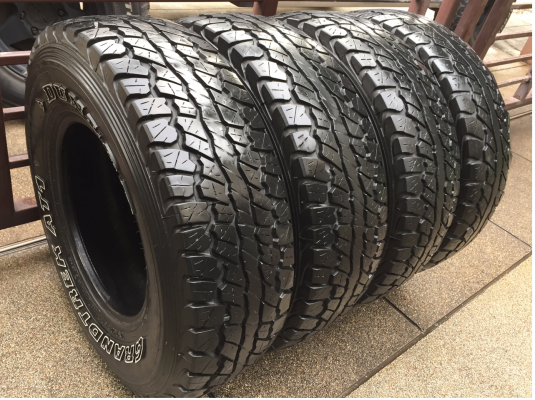 ยาง All Dunlop 30 9.5 R15 สิ้นปี11 ดอกเต็ม ไม่มีปะ ราคาไม่แพง