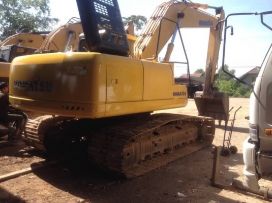 ขายรถแบคโฮ KOMATSU PC200-7 เอกสารเล่มทะเบียน 14000 ชม.ราคา 1500000 ขายรถแบคโฮ KOMATSU PC200-7 เอกสารเล่มทะเบียน 14000 ชม.ราคา 1500000