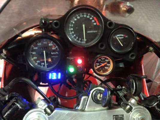 ขายVFR 400 Nc30.สภาพสวยๆเปลี่ยนเครื่องเป็นRVFแล้วเครื่องสดๆทะเบียนแท้จัดแนนซ์ได้ครับ