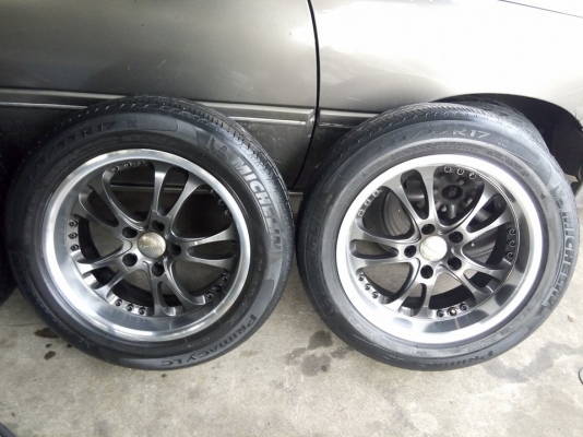 แม็ก 17 กว้าง 8 ใส่รถ 5 รู 114 พร้อมยางมิชลิน ปลายปี 12 ชุดละ 7500 บาท