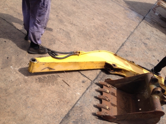 ขายรถขุดเล็กนำเข้าจากญี่ปุ่น komatsu pc30-6 มีประตู สภาพสวยพร้อมใช้งาน แทรกเหล็ก มีตู้เก๋ง สนใจติดต่อ 089-2579650 (รถขุดเรานำเข้าเองราคาคุวกันได้ครับ) เอกสารนำเข้าพร้อมครับ