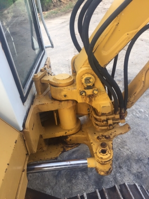 ขายรถขุดเล็กนำเข้าจากญี่ปุ่น komatsu pc30-6 มีประตู สภาพสวยพร้อมใช้งาน แทรกเหล็ก มีตู้เก๋ง สนใจติดต่อ 089-2579650 (รถขุดเรานำเข้าเองราคาคุวกันได้ครับ) เอกสารนำเข้าพร้อมครับ