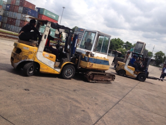 ขายรถขุดเล็กนำเข้าจากญี่ปุ่น komatsu pc30-6 มีประตู สภาพสวยพร้อมใช้งาน แทรกเหล็ก มีตู้เก๋ง สนใจติดต่อ 089-2579650 (รถขุดเรานำเข้าเองราคาคุวกันได้ครับ) เอกสารนำเข้าพร้อมครับ