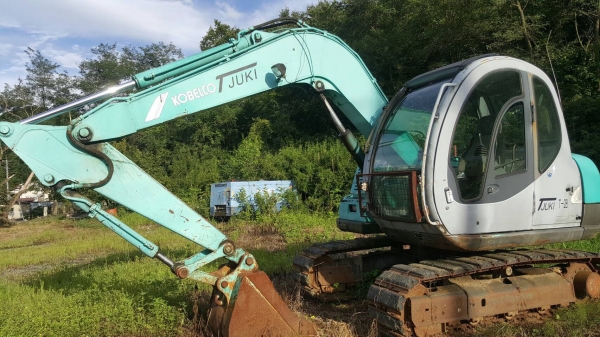 ขายรถนำเข้าจากญี่ปุ่น excavtor kobelco sk60-3 รถสภาพสวยมาก ช่วงล่างล่างดี ชั่วโมงน้อย สนใจติดต่อ089-2579650 เอกสารนำเข้าพร้อมครับ